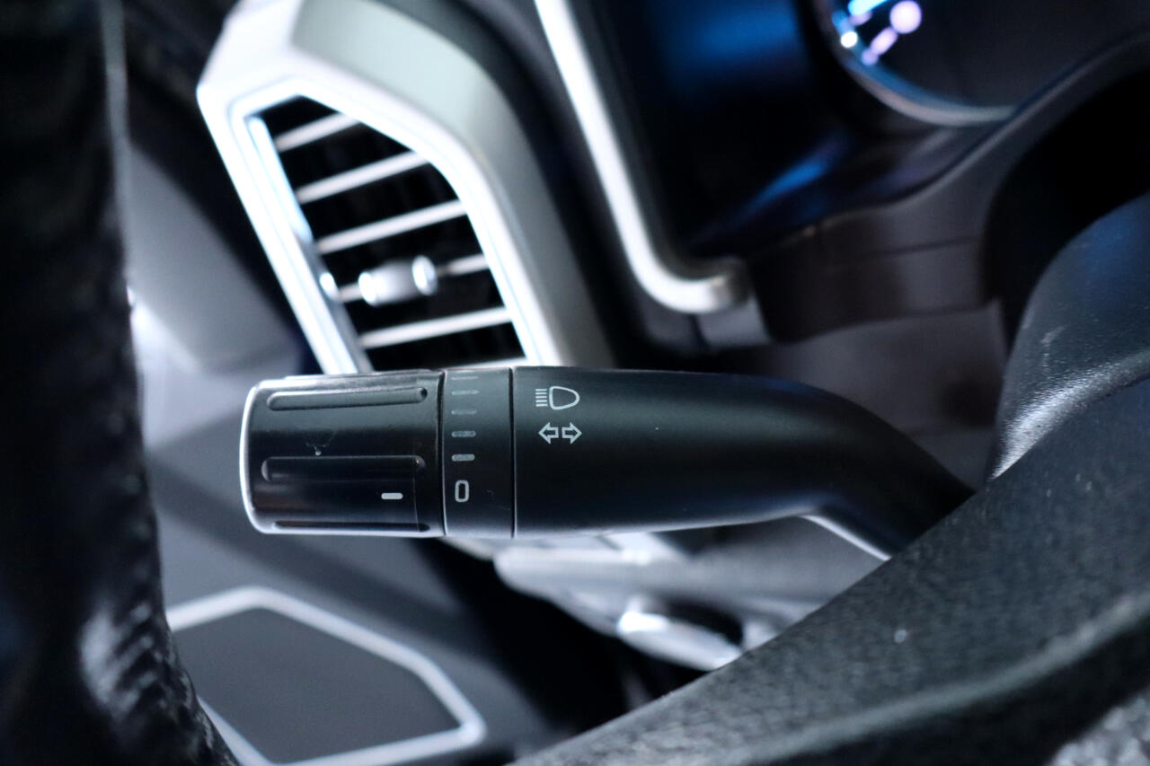 Ford Super Duty F-350 DRW Crew Cab 156" Lariat 4WD 2017