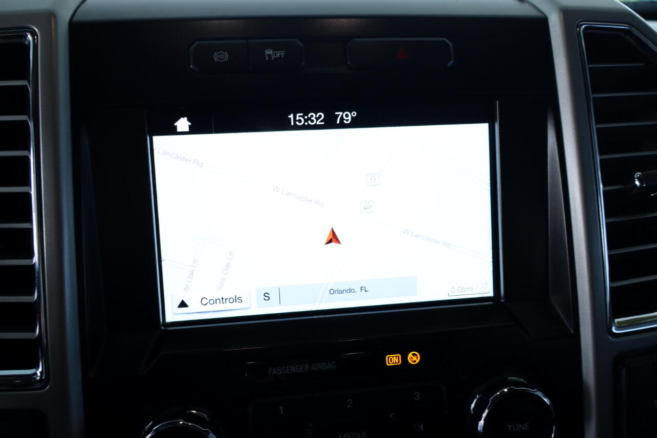 Ford Super Duty F-350 DRW Crew Cab 156" Lariat 4WD 2017