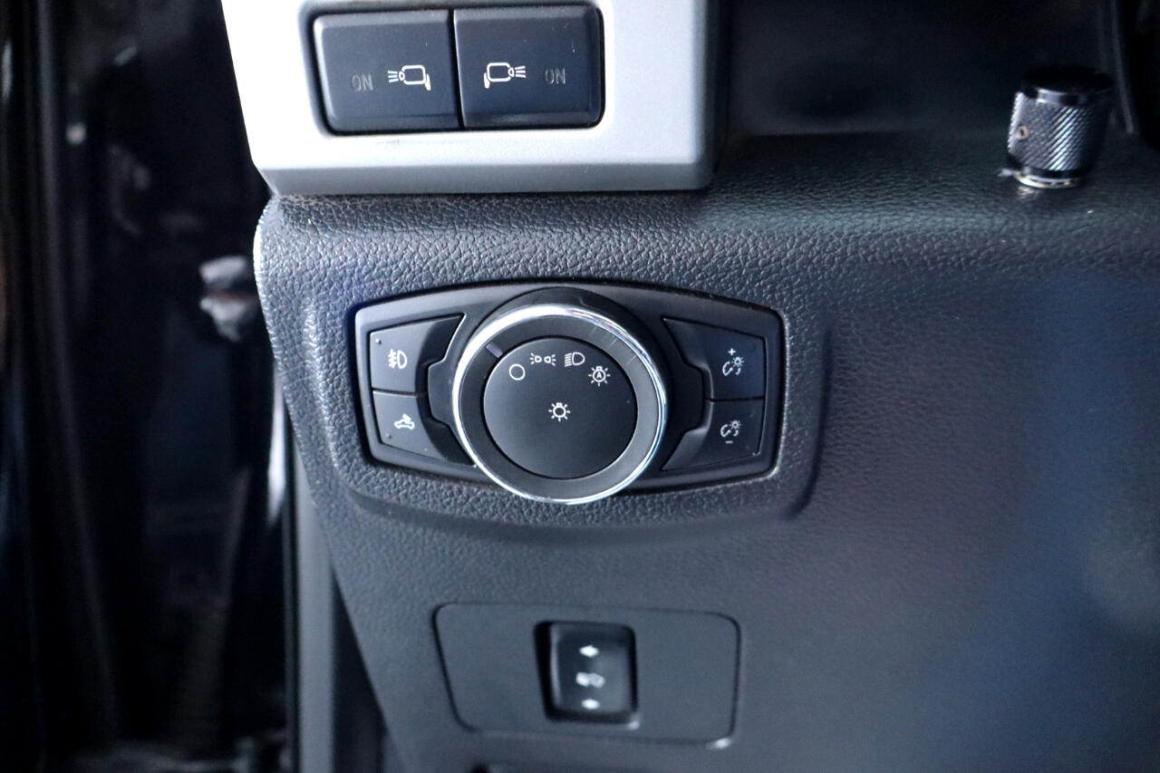 Ford Super Duty F-350 DRW Crew Cab 156" Lariat 4WD 2017