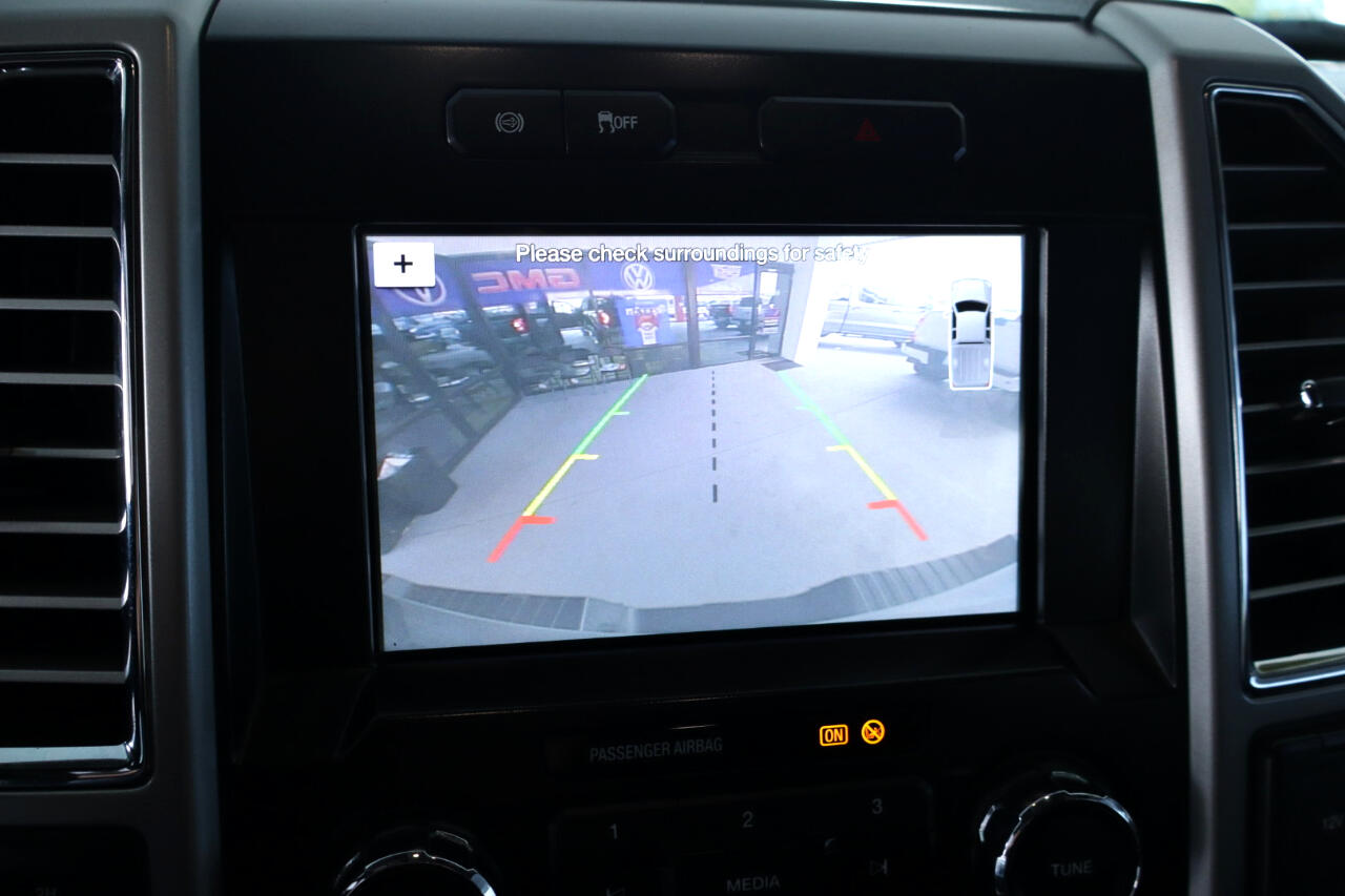 Ford Super Duty F-350 DRW Crew Cab 156" Lariat 4WD 2017