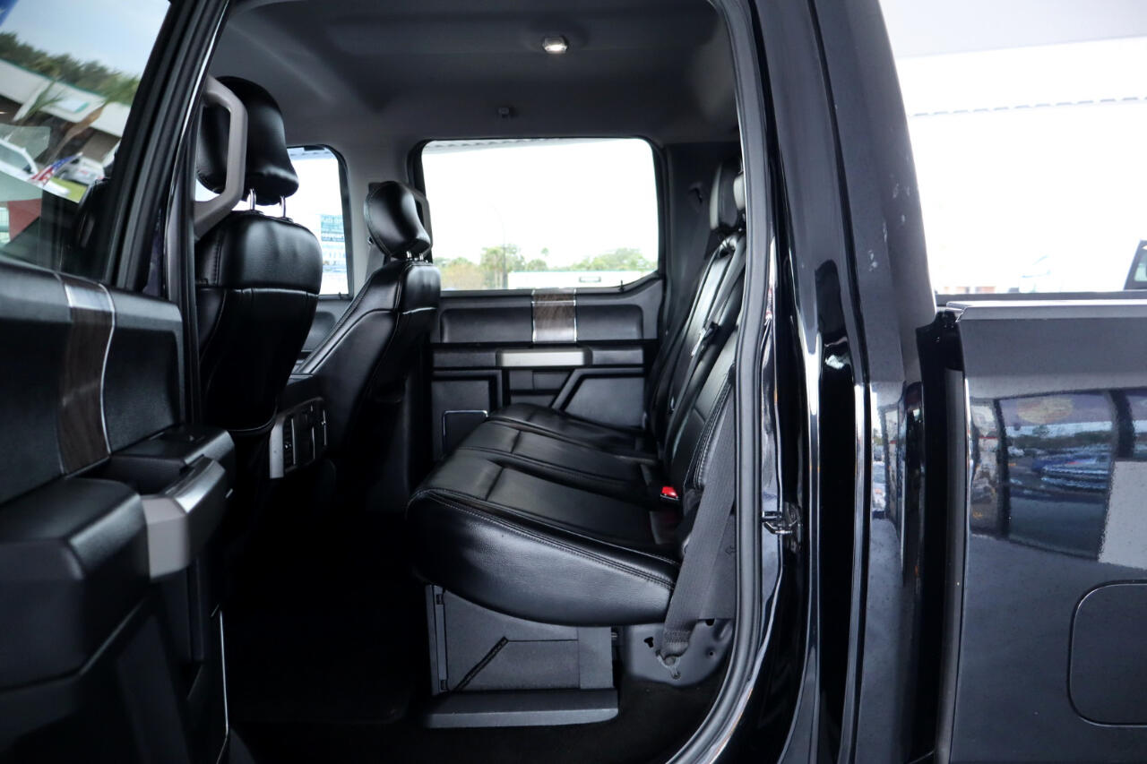 Ford Super Duty F-350 DRW Crew Cab 156" Lariat 4WD 2017