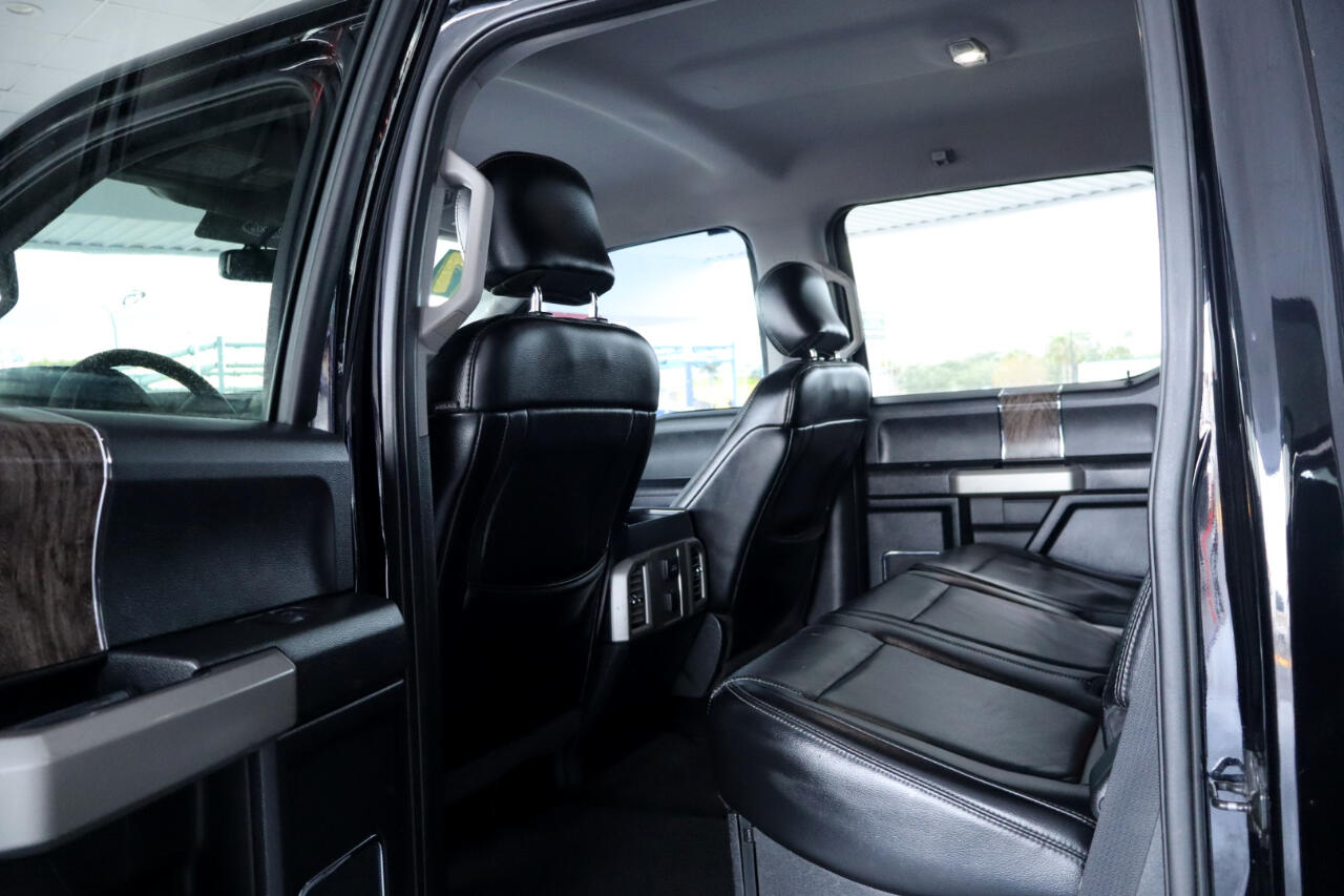 Ford Super Duty F-350 DRW Crew Cab 156" Lariat 4WD 2017