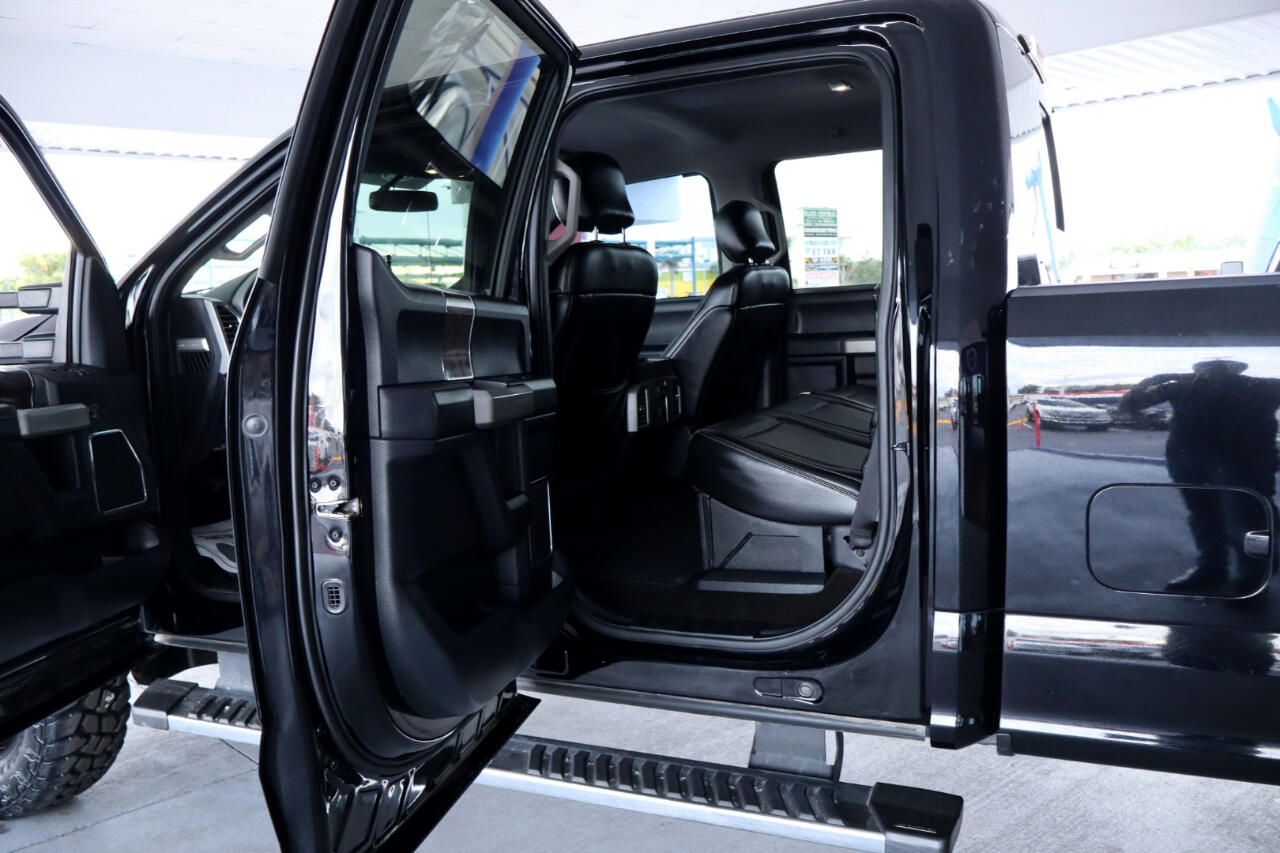 Ford Super Duty F-350 DRW Crew Cab 156" Lariat 4WD 2017