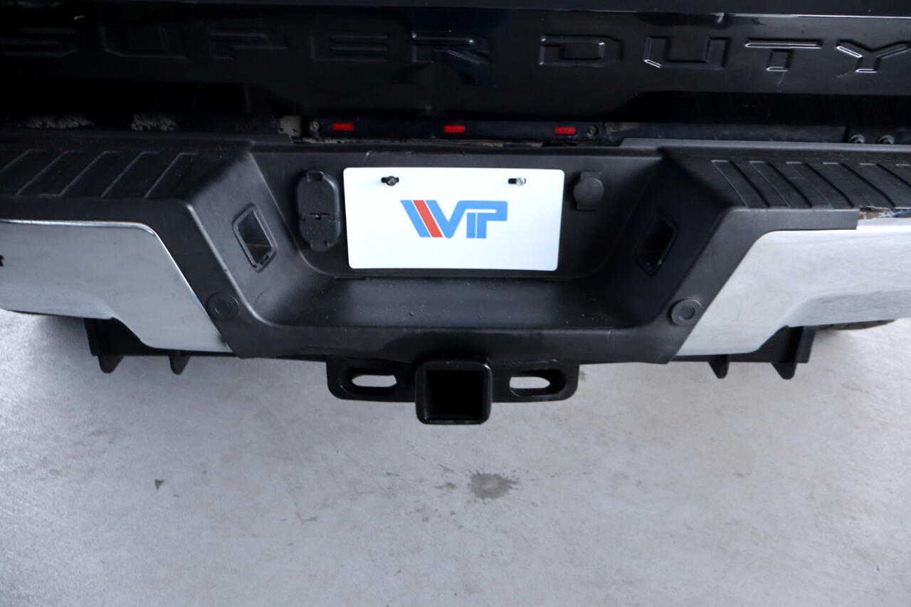 Ford Super Duty F-350 DRW Crew Cab 156" Lariat 4WD 2017