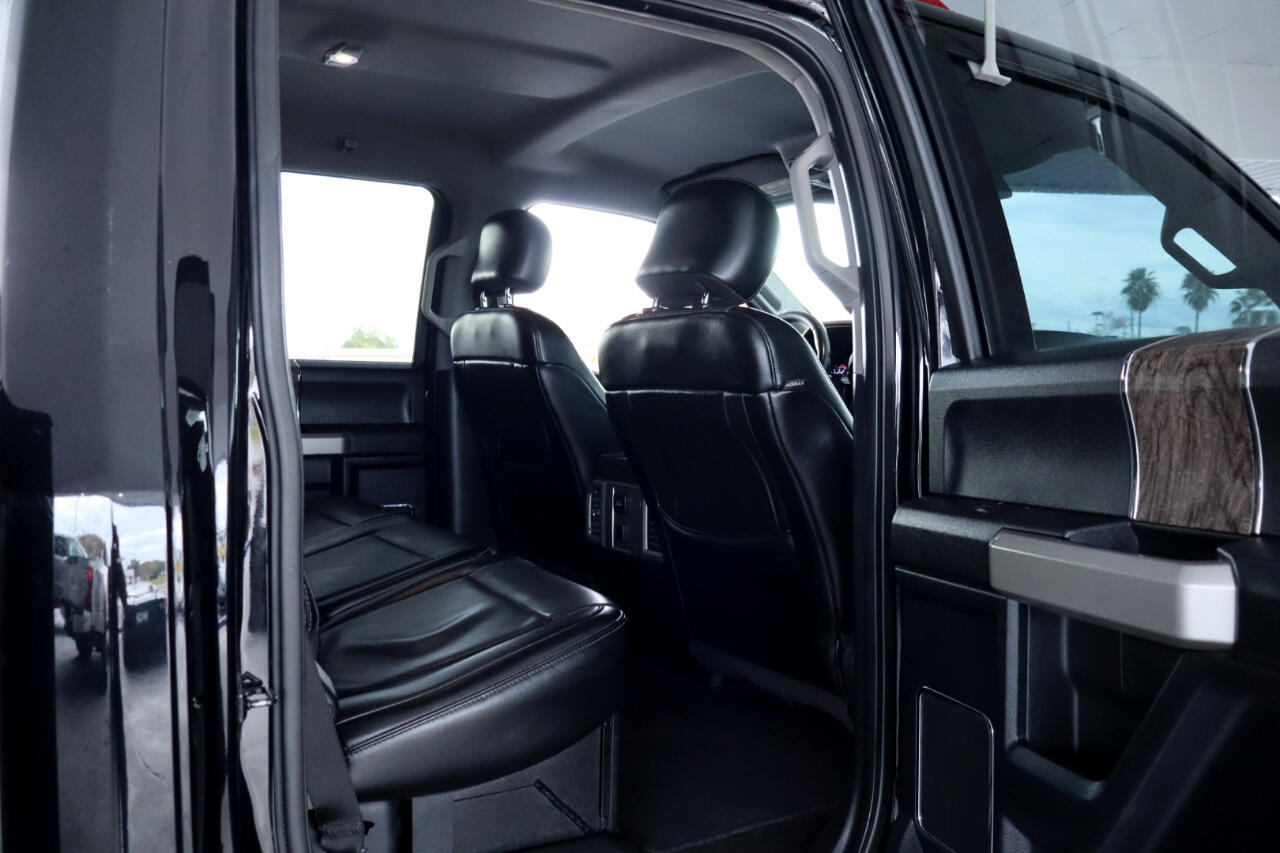 Ford Super Duty F-350 DRW Crew Cab 156" Lariat 4WD 2017