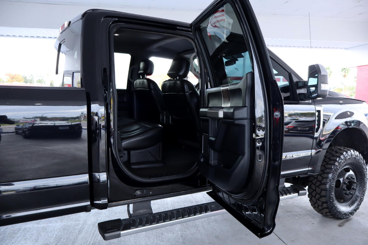 Ford Super Duty F-350 DRW Crew Cab 156" Lariat 4WD 2017