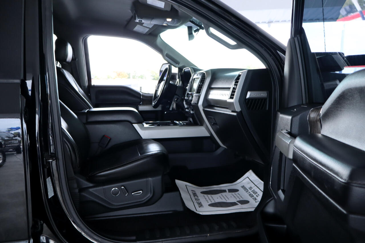 Ford Super Duty F-350 DRW Crew Cab 156" Lariat 4WD 2017