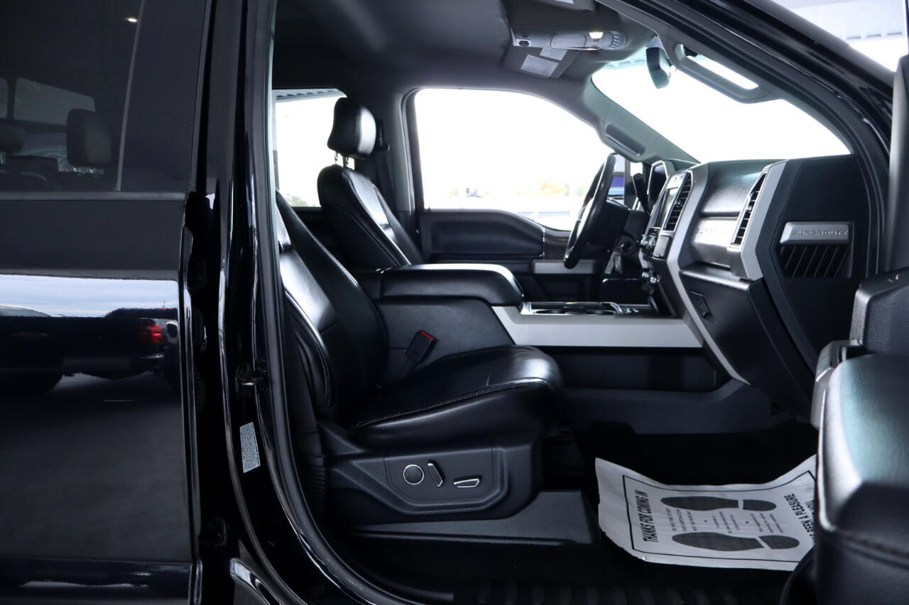 Ford Super Duty F-350 DRW Crew Cab 156" Lariat 4WD 2017