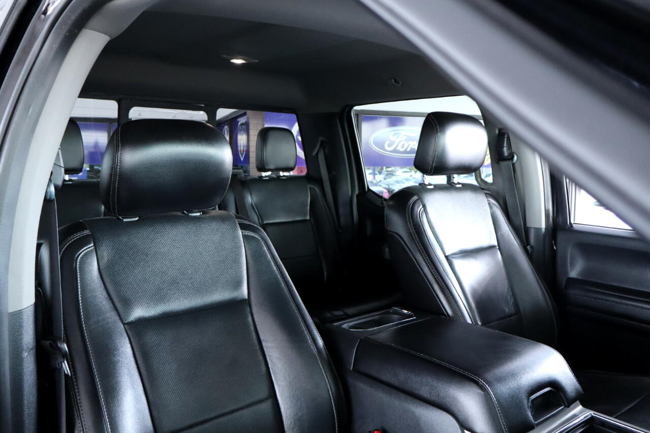 Ford Super Duty F-350 DRW Crew Cab 156" Lariat 4WD 2017