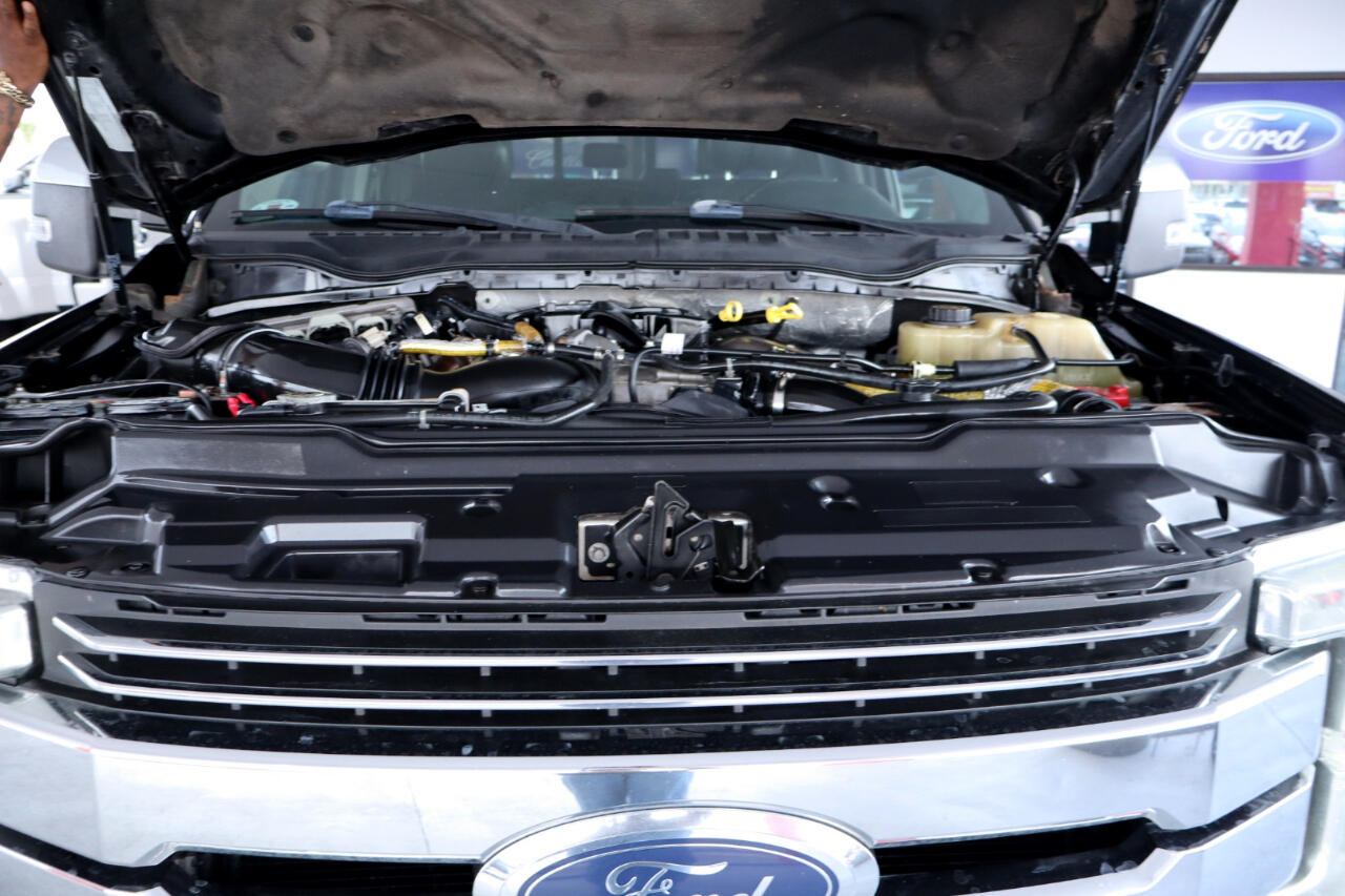 Ford Super Duty F-350 DRW Crew Cab 156" Lariat 4WD 2017