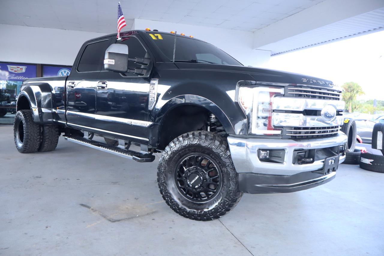 Ford Super Duty F-350 DRW Crew Cab 156" Lariat 4WD 2017
