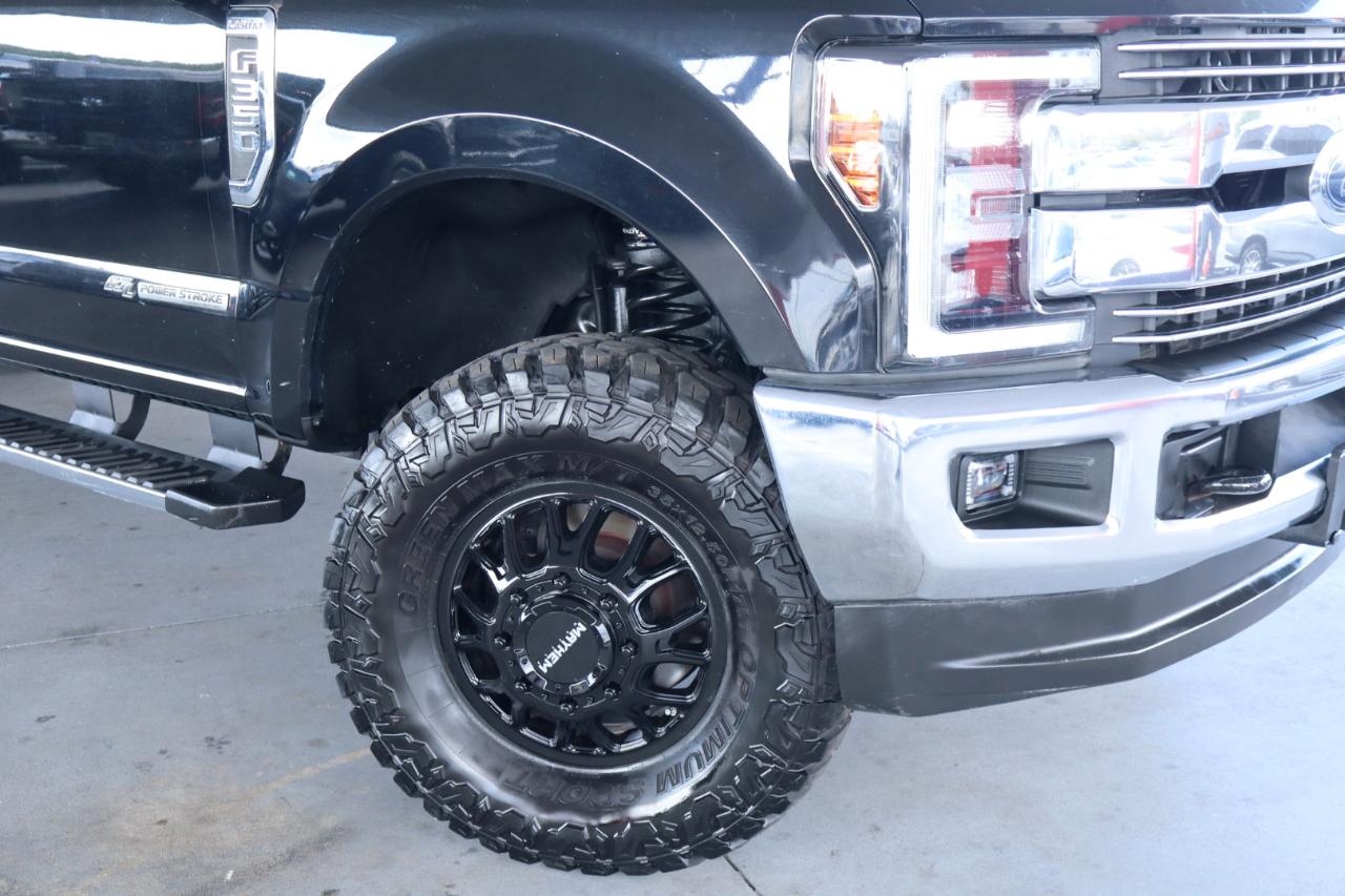 Ford Super Duty F-350 DRW Crew Cab 156" Lariat 4WD 2017