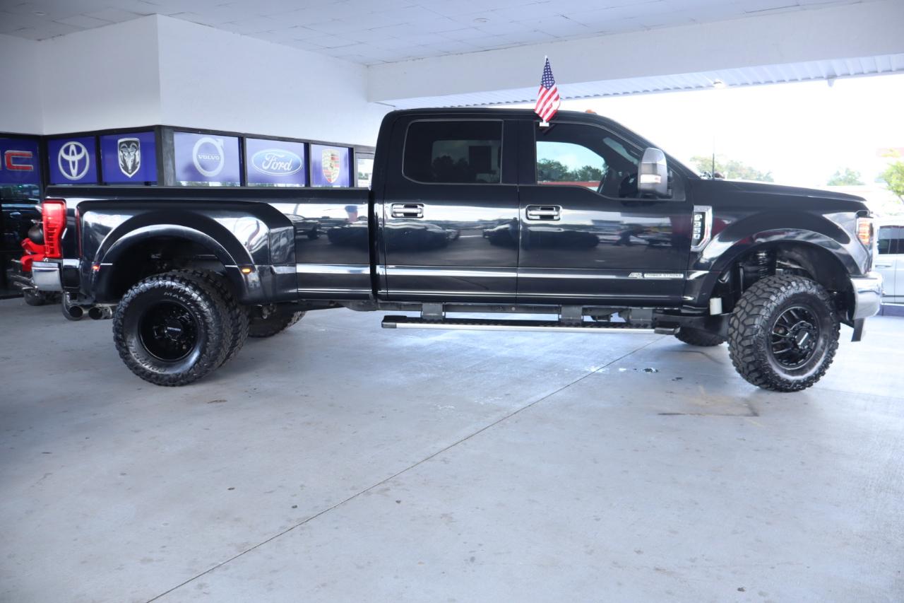 Ford Super Duty F-350 DRW Crew Cab 156" Lariat 4WD 2017