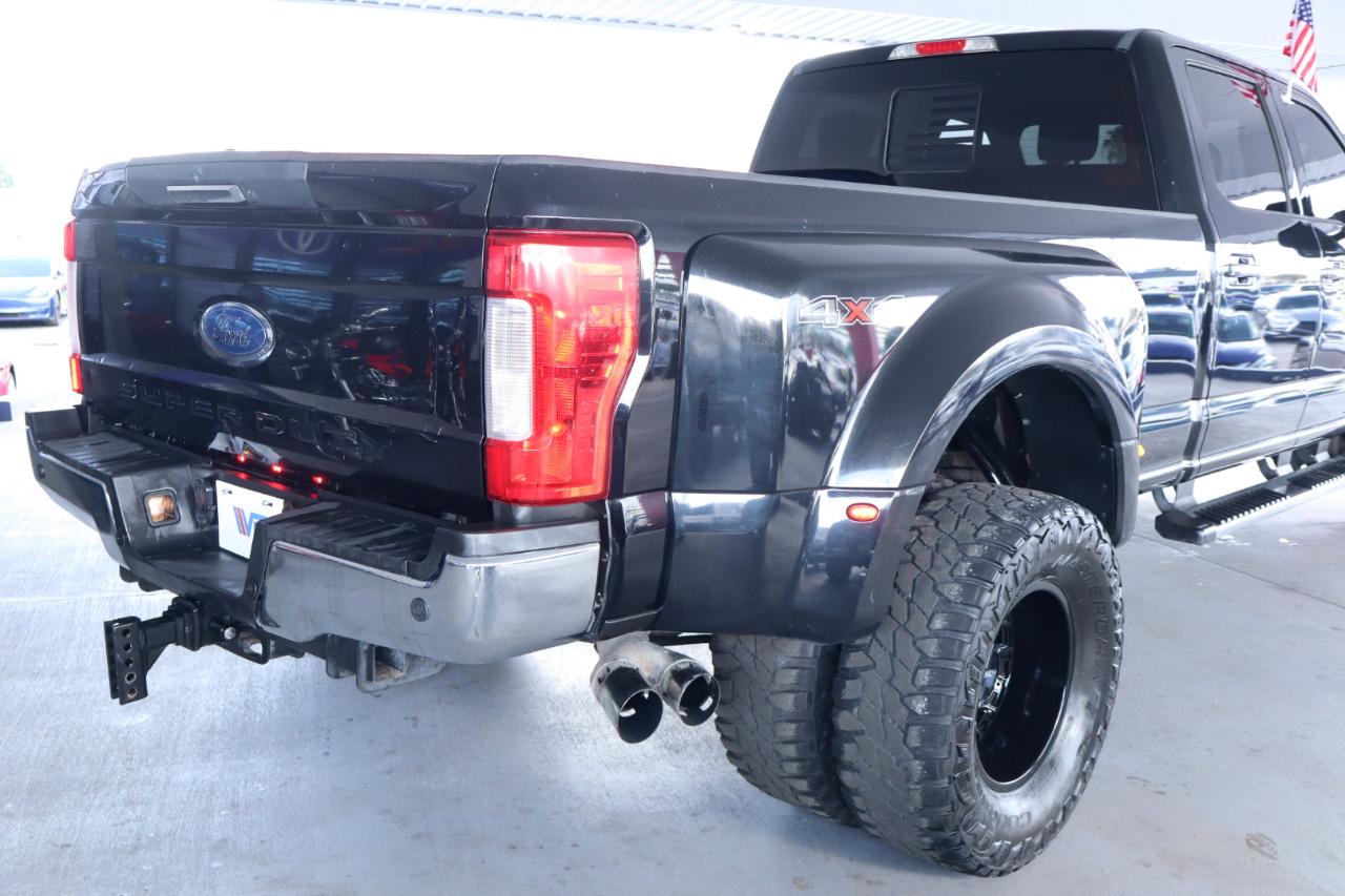 Ford Super Duty F-350 DRW Crew Cab 156" Lariat 4WD 2017