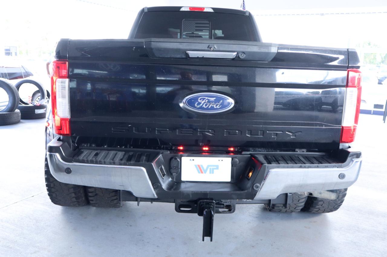 Ford Super Duty F-350 DRW Crew Cab 156" Lariat 4WD 2017