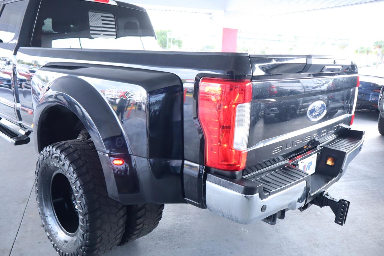 Ford Super Duty F-350 DRW Crew Cab 156" Lariat 4WD 2017