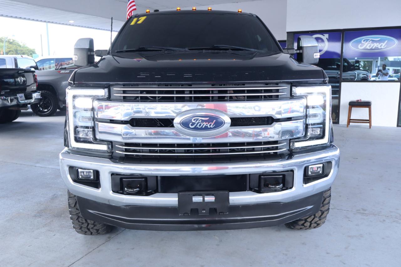 Ford Super Duty F-350 DRW Crew Cab 156" Lariat 4WD 2017