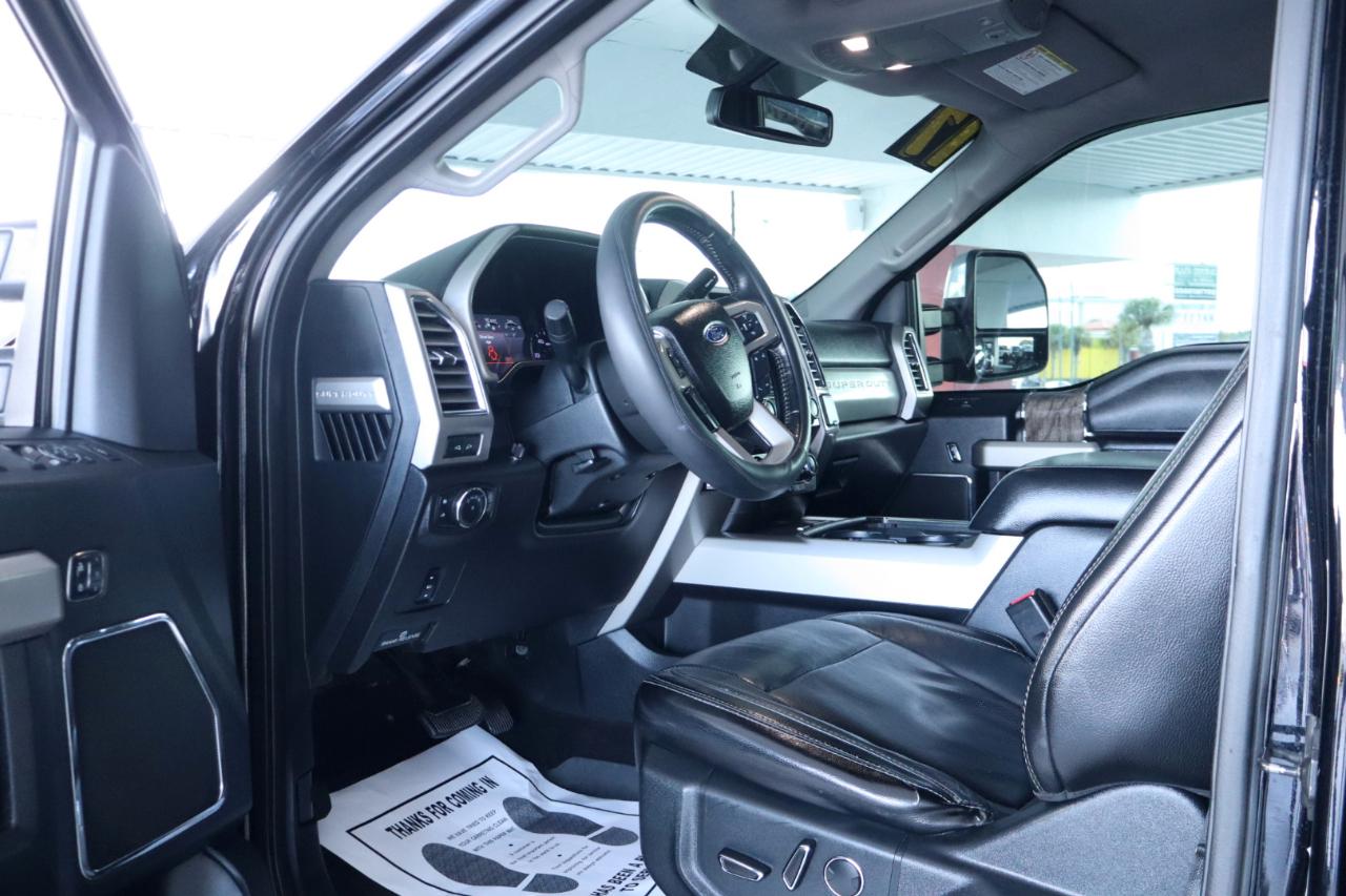 Ford Super Duty F-350 DRW Crew Cab 156" Lariat 4WD 2017