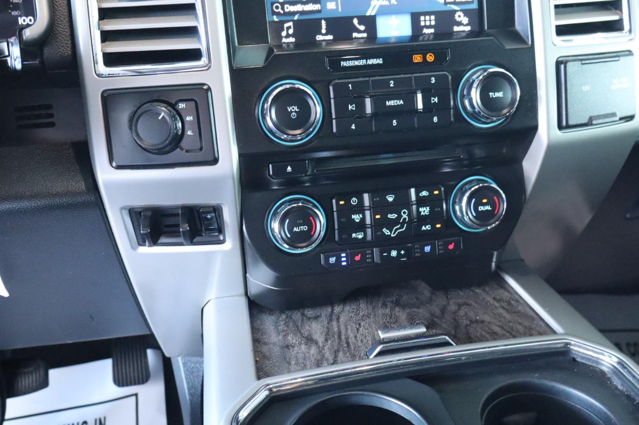 Ford Super Duty F-350 DRW Crew Cab 156" Lariat 4WD 2017