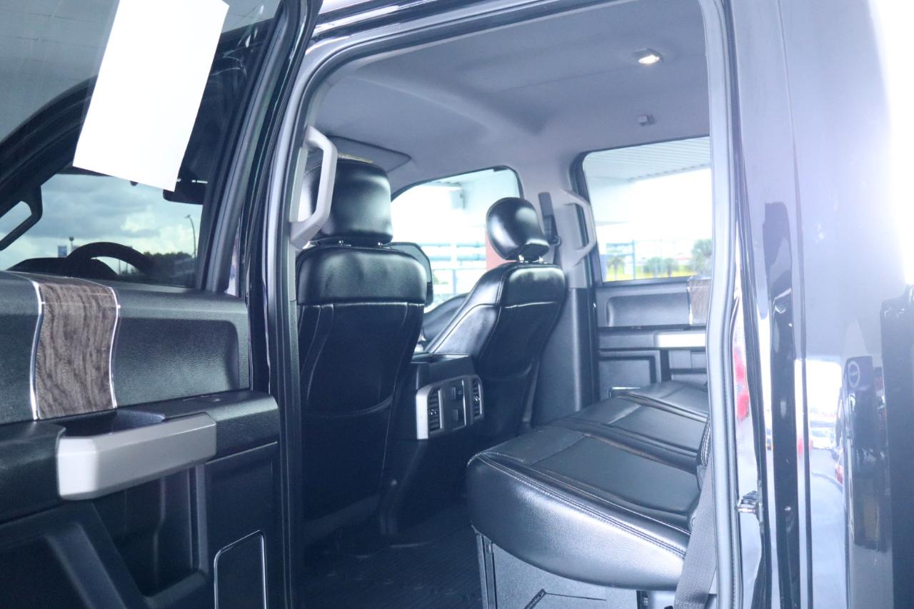 Ford Super Duty F-350 DRW Crew Cab 156" Lariat 4WD 2017