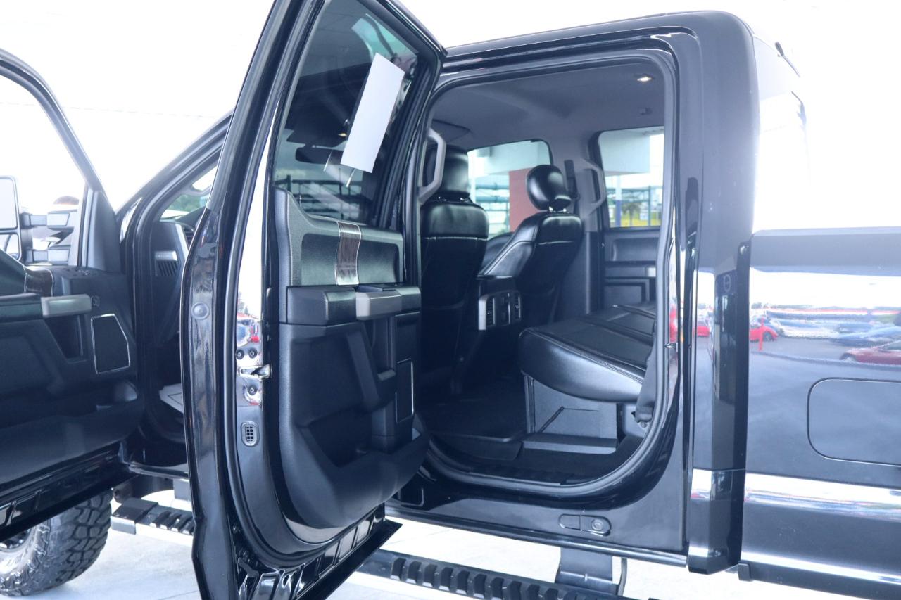 Ford Super Duty F-350 DRW Crew Cab 156" Lariat 4WD 2017