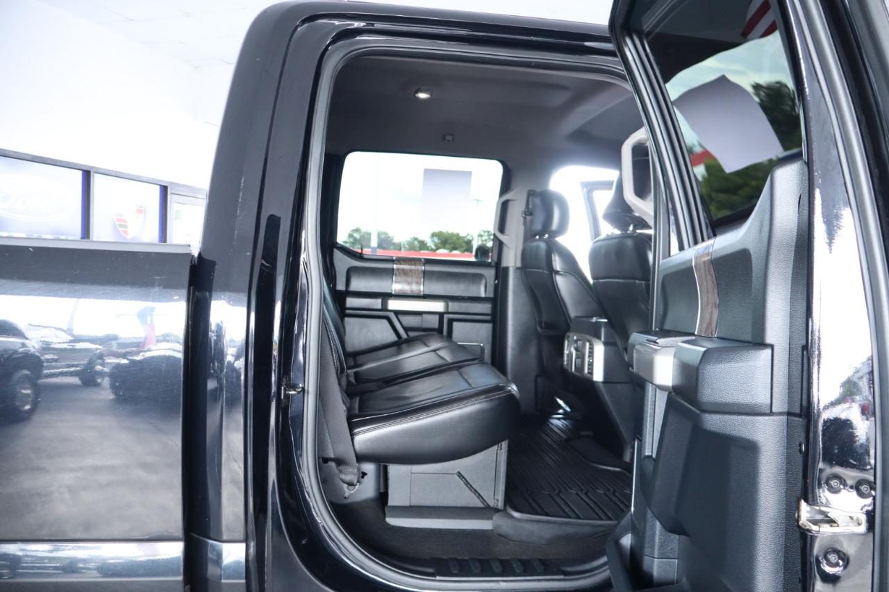 Ford Super Duty F-350 DRW Crew Cab 156" Lariat 4WD 2017