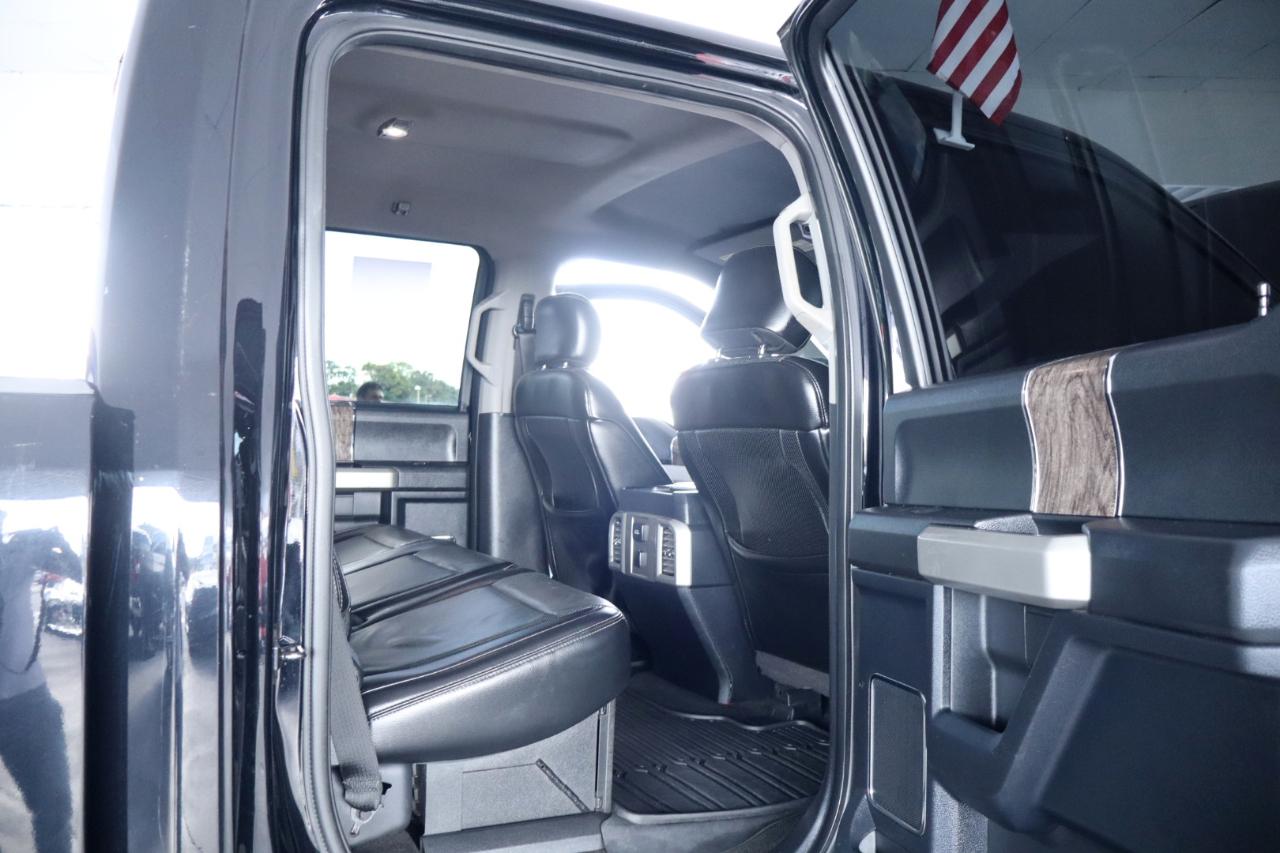 Ford Super Duty F-350 DRW Crew Cab 156" Lariat 4WD 2017