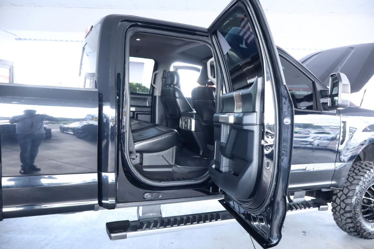 Ford Super Duty F-350 DRW Crew Cab 156" Lariat 4WD 2017