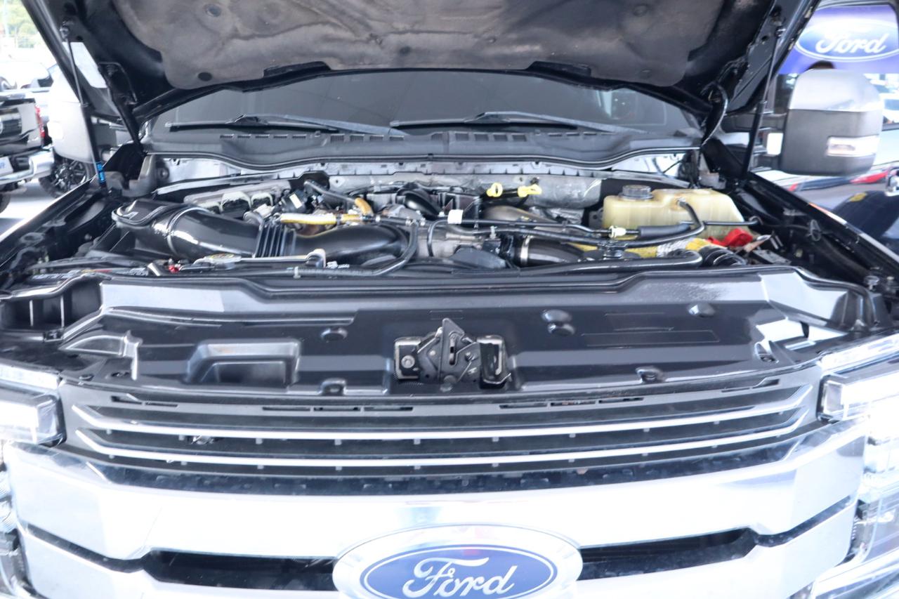 Ford Super Duty F-350 DRW Crew Cab 156" Lariat 4WD 2017