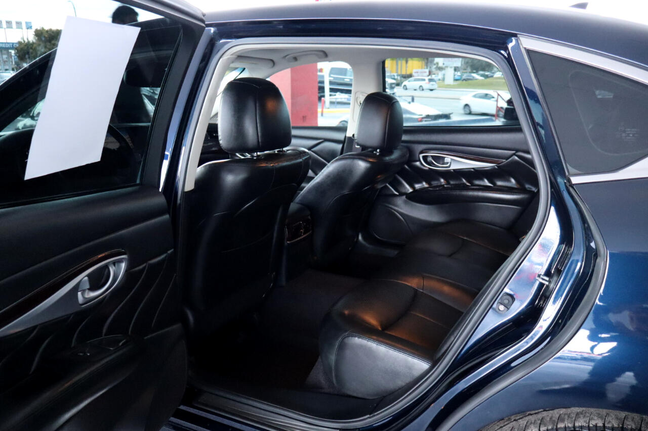 Infiniti Q70L 3.7 LUXE RWD 2018