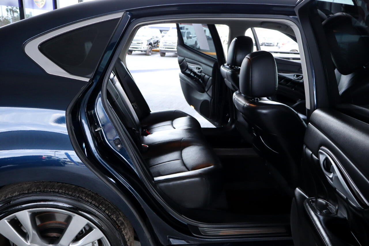 Infiniti Q70L 3.7 LUXE RWD 2018