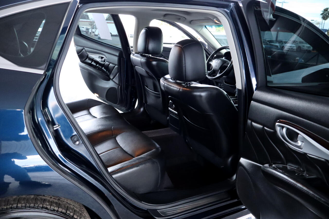 Infiniti Q70L 3.7 LUXE RWD 2018