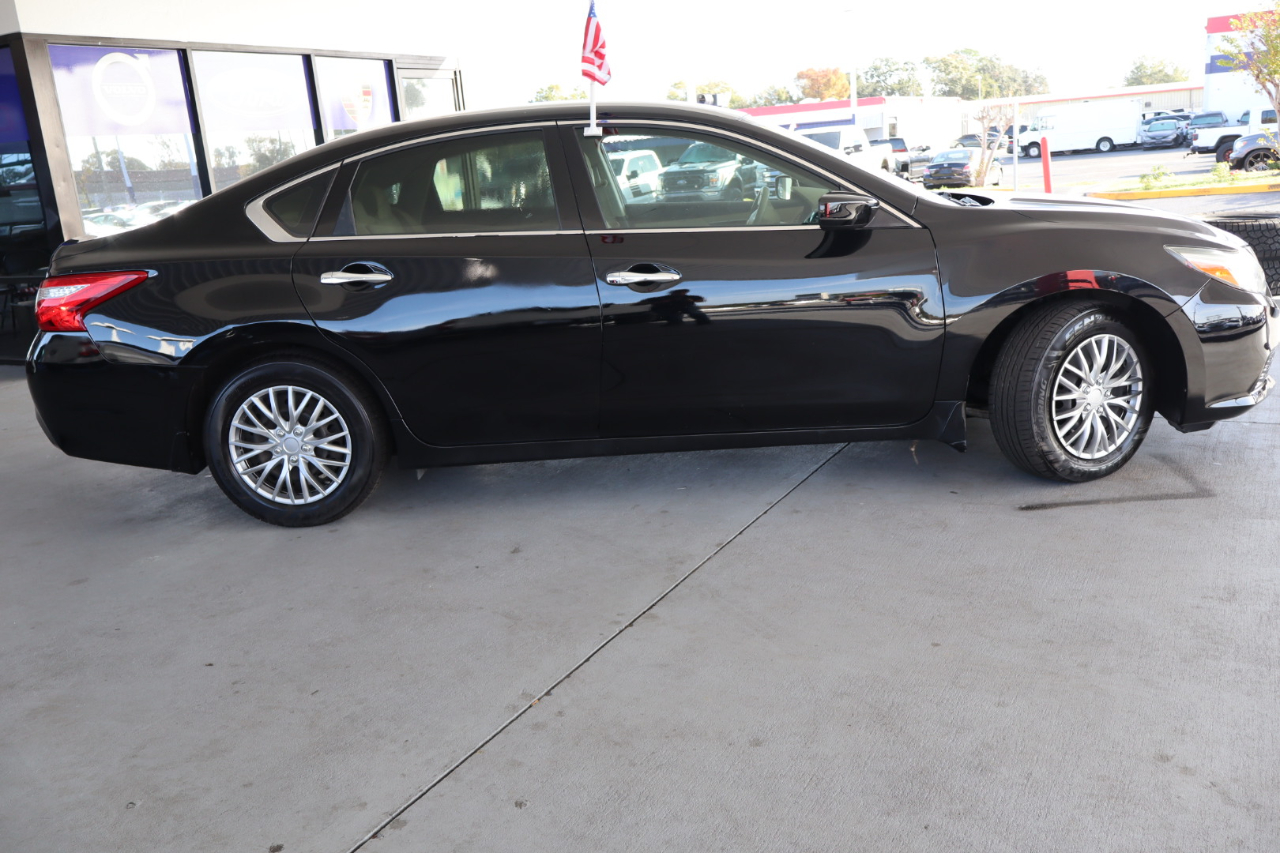 Nissan Altima 2.5 S Sedan 2017