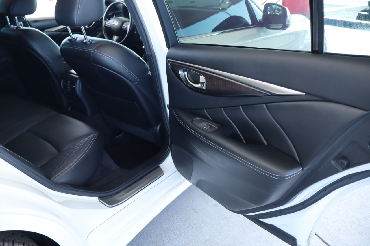 Infiniti Q50 Red Sport 400 AWD 2017