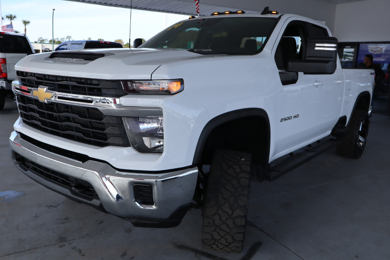 Chevrolet Silverado 2500HD 4WD Double Cab 149" LT 2024