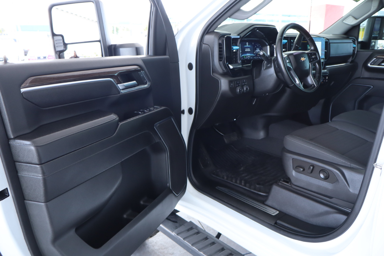 Chevrolet Silverado 2500HD 4WD Double Cab 149" LT 2024
