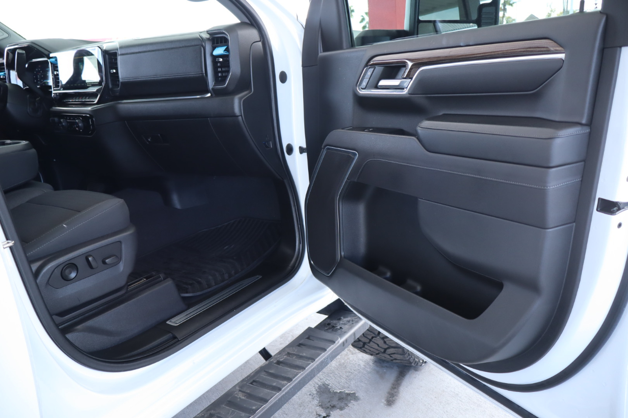 Chevrolet Silverado 2500HD 4WD Double Cab 149" LT 2024