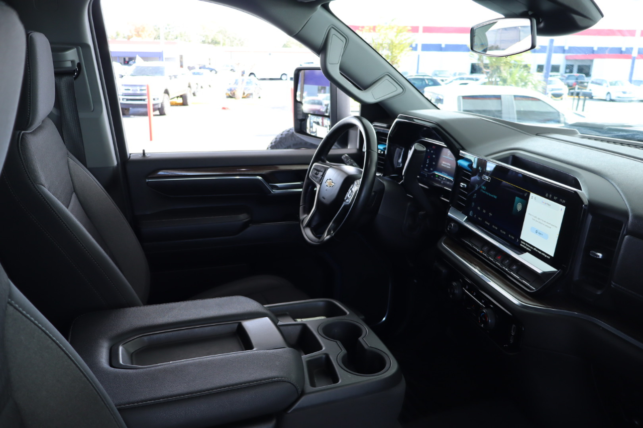 Chevrolet Silverado 2500HD 4WD Double Cab 149" LT 2024