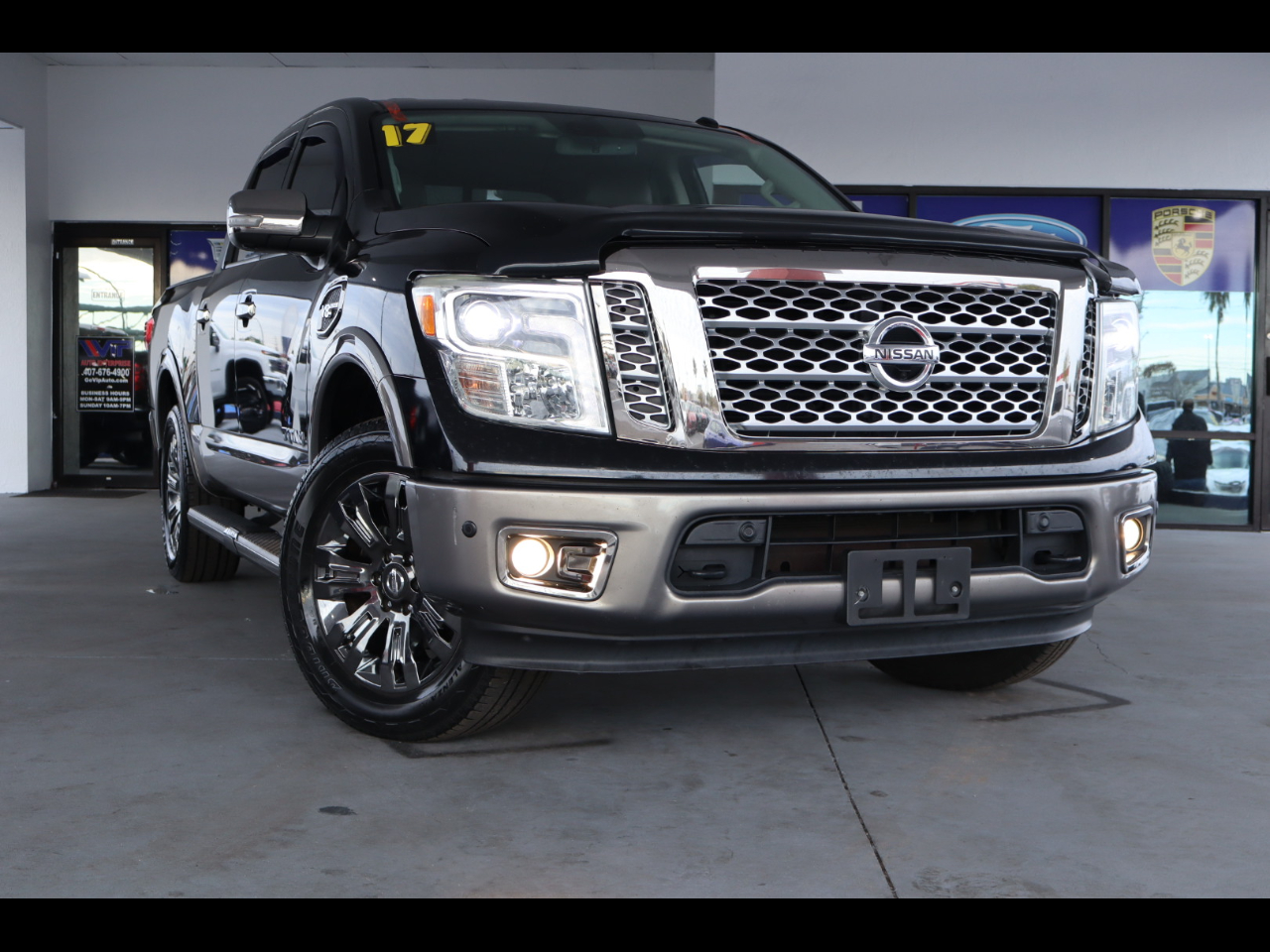 Nissan Titan 4x2 Crew Cab Platinum Reserve 2017