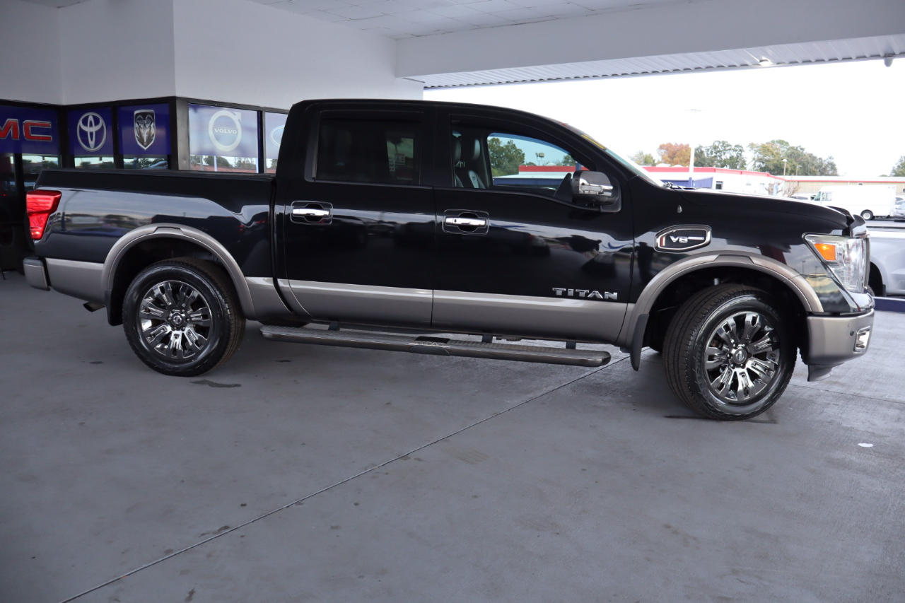 Nissan Titan 4x2 Crew Cab Platinum Reserve 2017