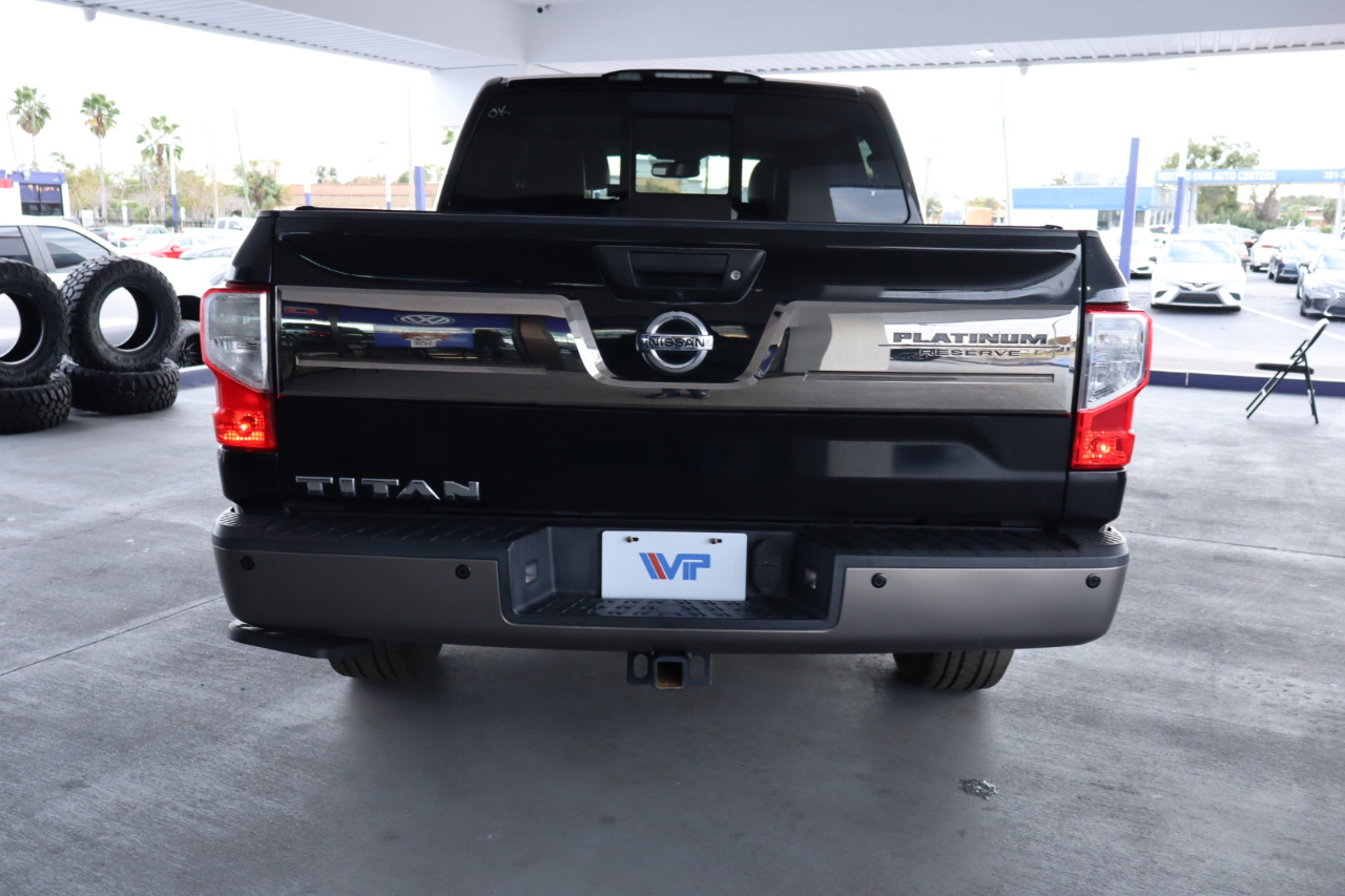 Nissan Titan 4x2 Crew Cab Platinum Reserve 2017