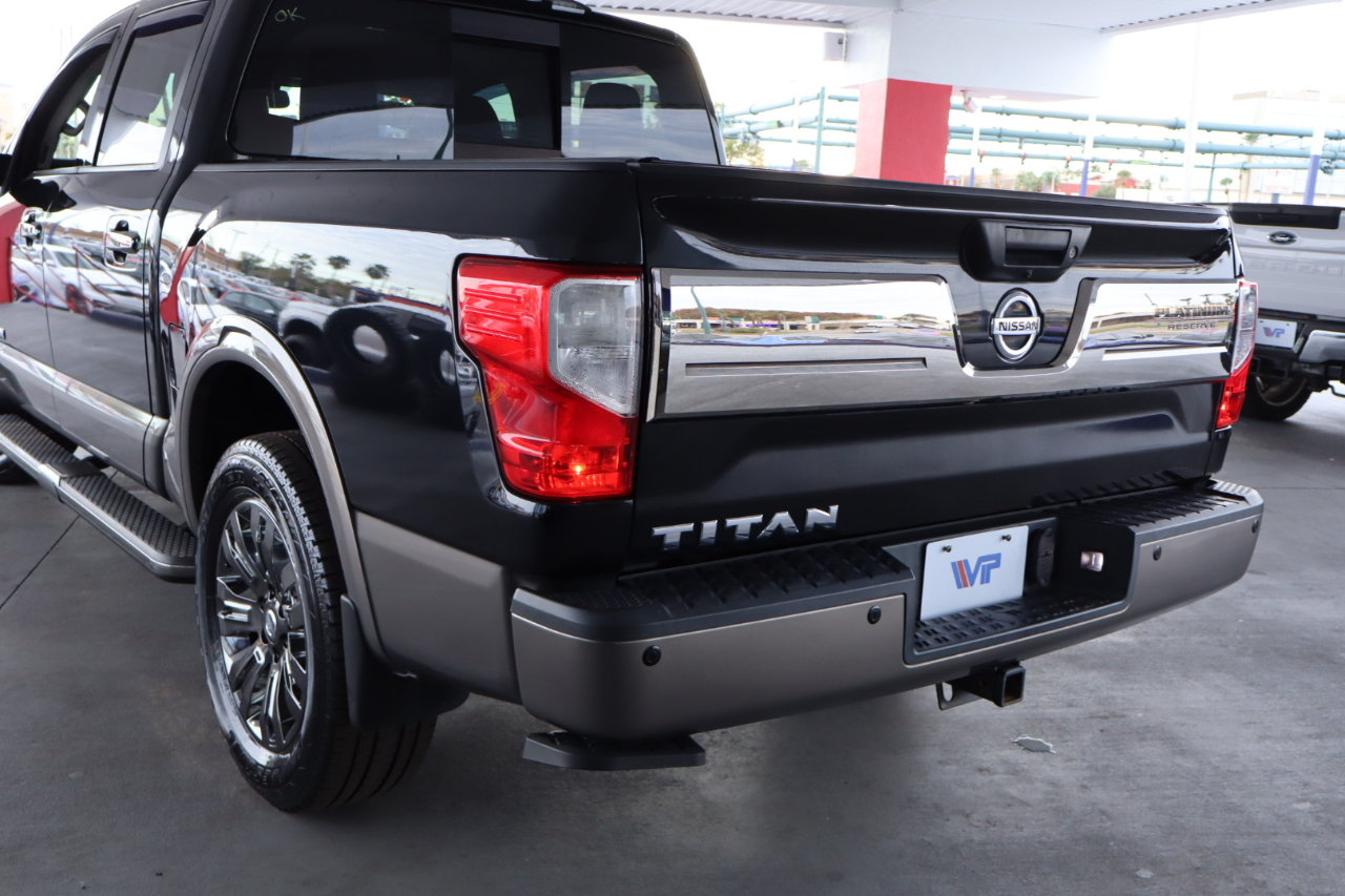 Nissan Titan 4x2 Crew Cab Platinum Reserve 2017