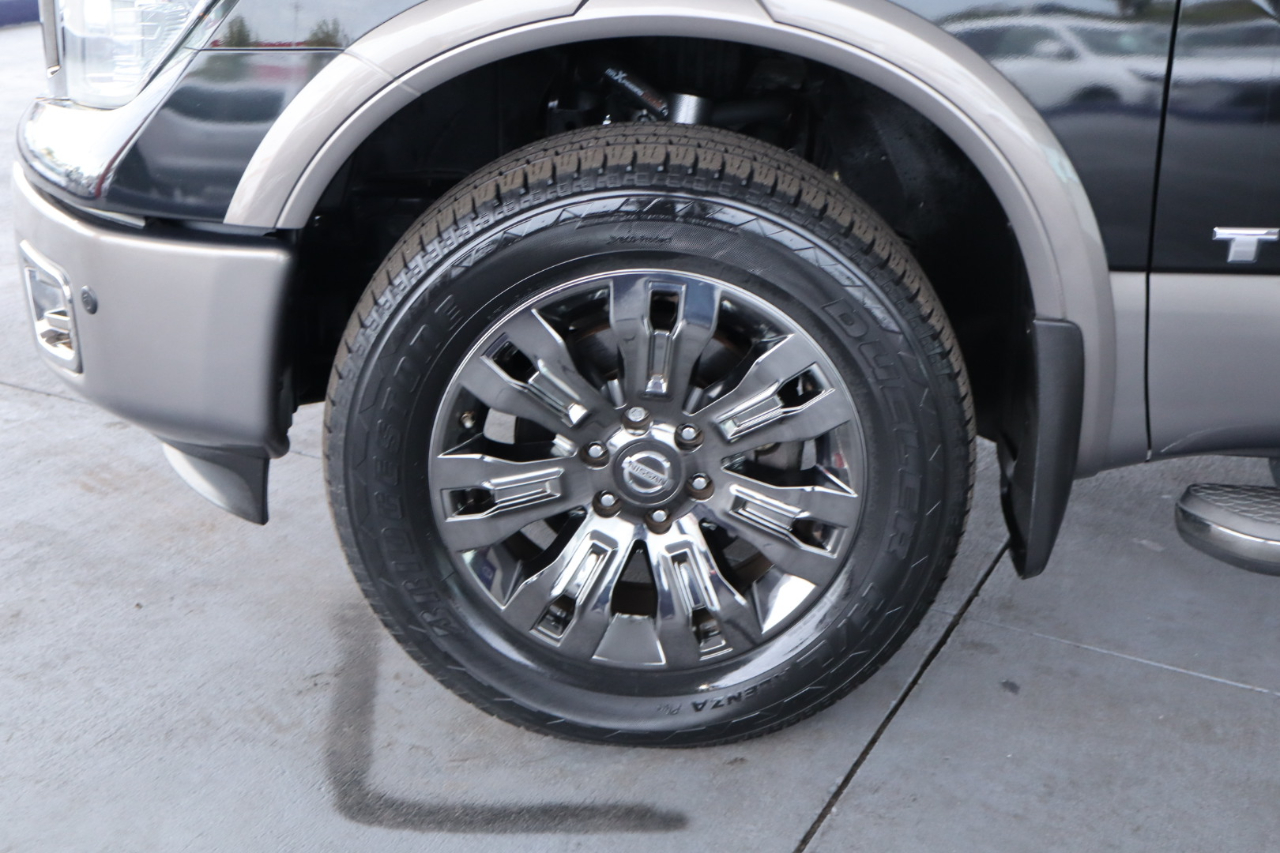 Nissan Titan 4x2 Crew Cab Platinum Reserve 2017