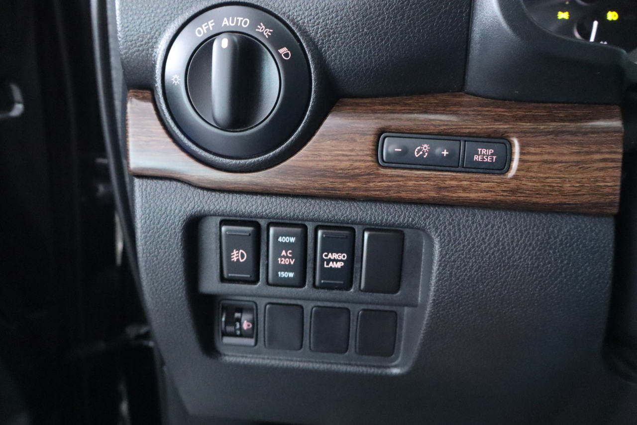 Nissan Titan 4x2 Crew Cab Platinum Reserve 2017