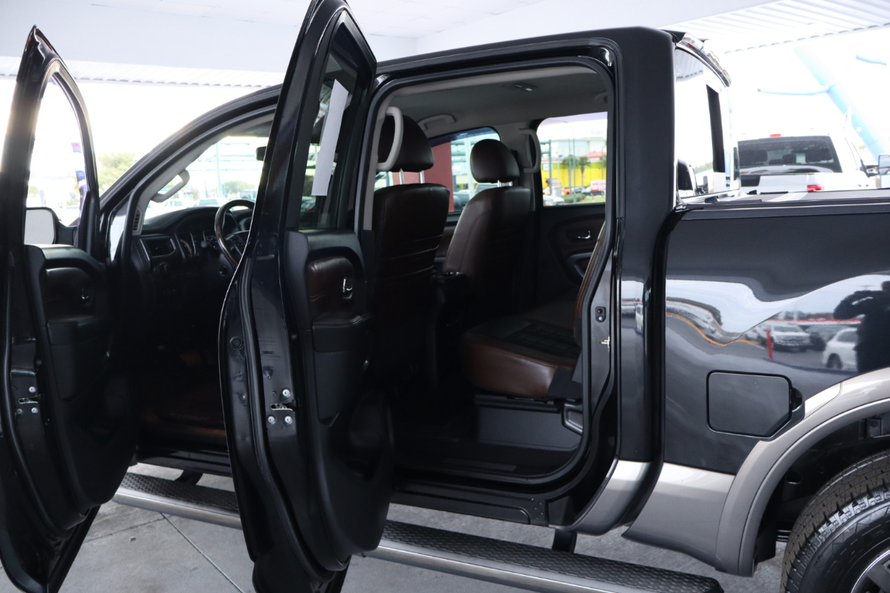Nissan Titan 4x2 Crew Cab Platinum Reserve 2017