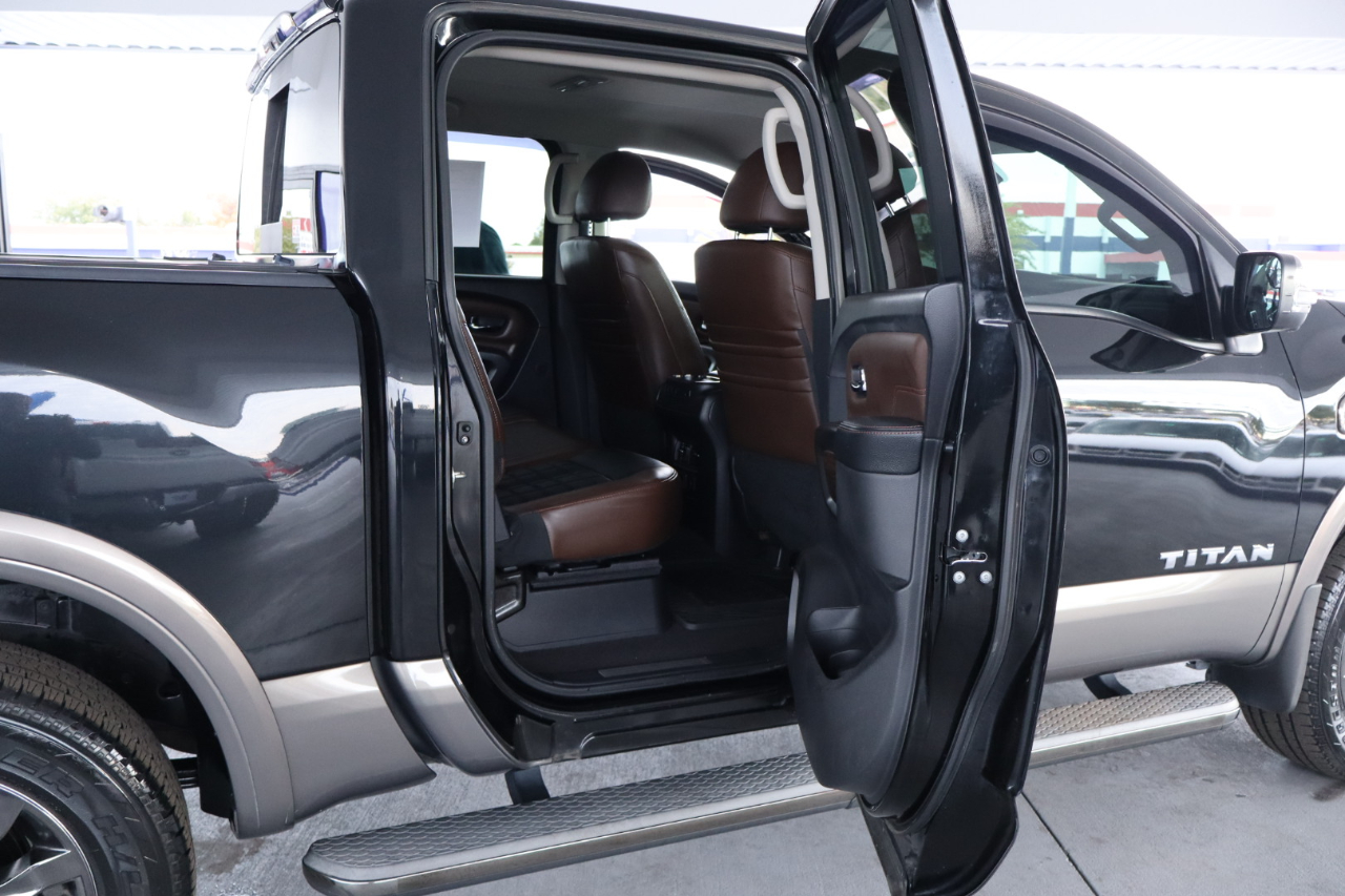 Nissan Titan 4x2 Crew Cab Platinum Reserve 2017