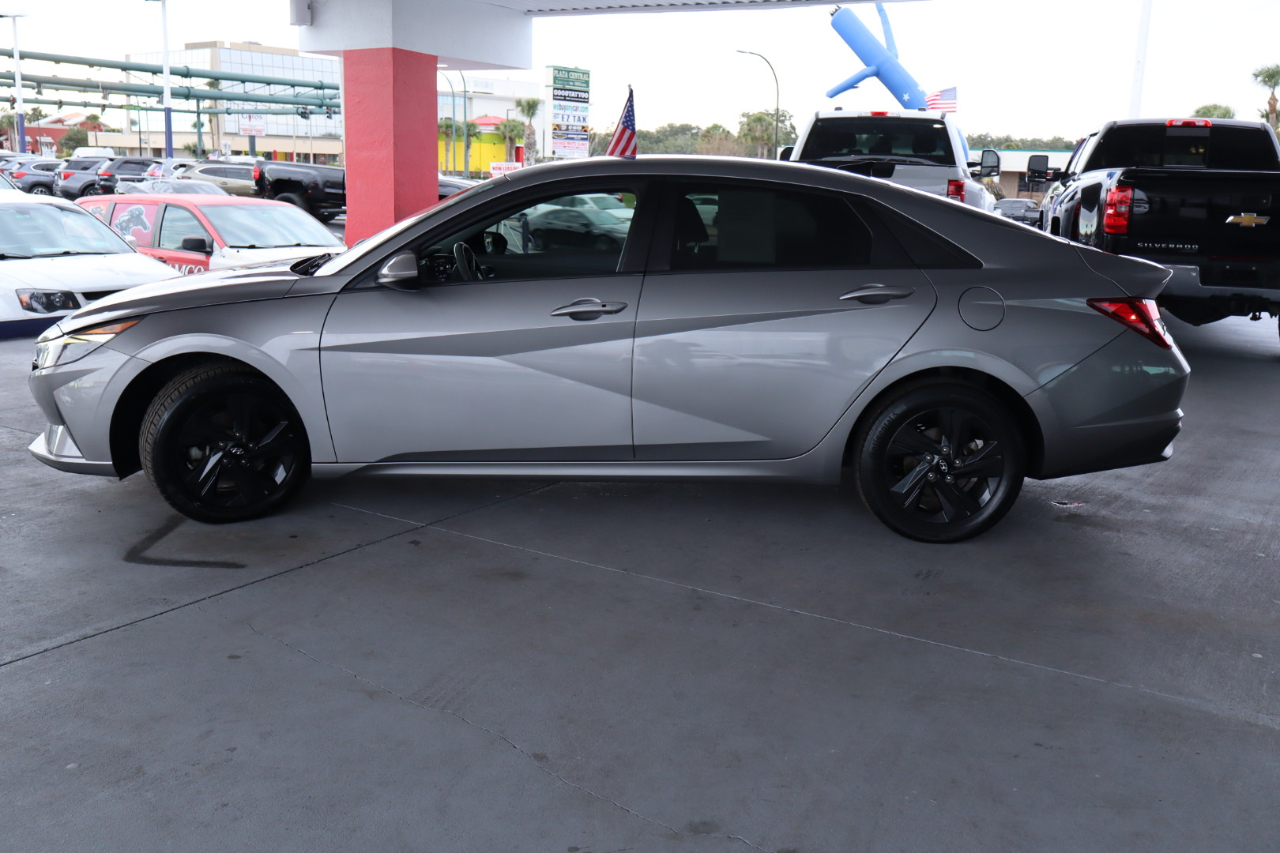 Hyundai Elantra SEL IVT 2022