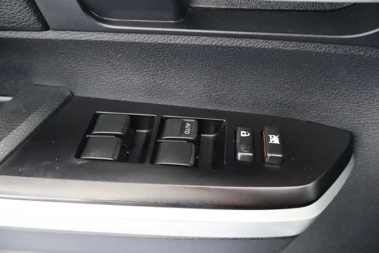 Toyota Tundra 2WD Truck CrewMax 5.7L FFV V8 6-Spd AT SR5 (Natl) 2016