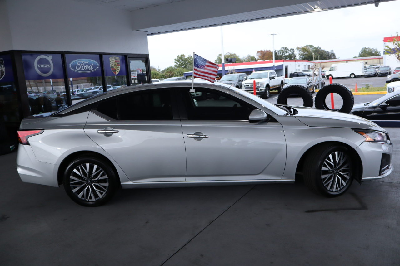 Nissan Altima 2.5 SV Sedan 2023