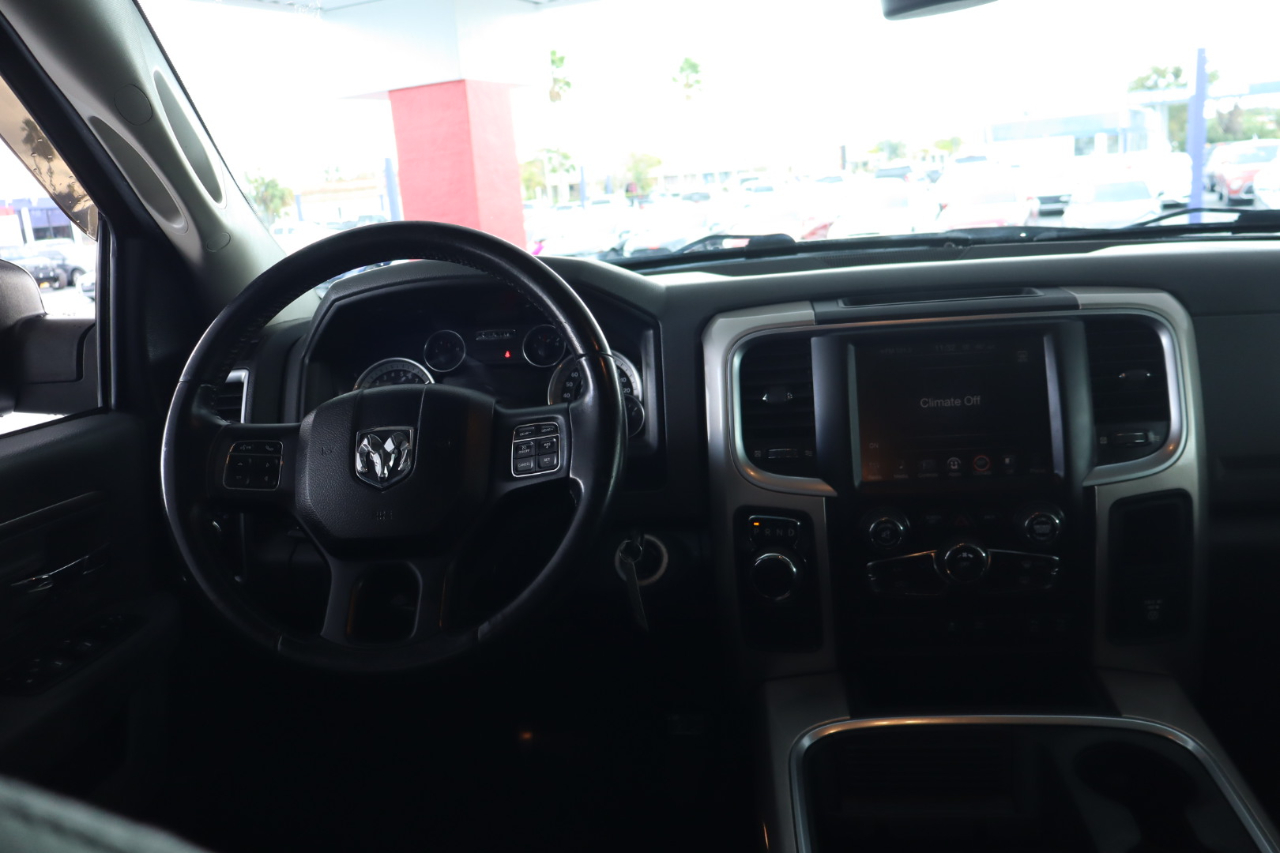 RAM 1500 2WD Crew Cab 140.5" Lone Star 2016